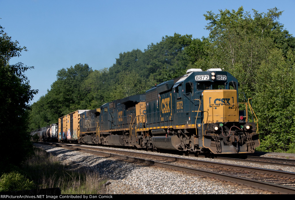 CSX 8872 Leads M427 at Wells